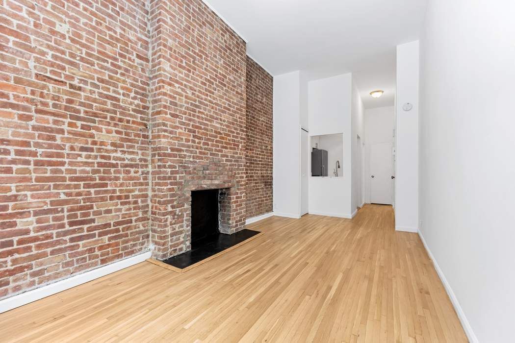419 East 87th Street #A, Yorkville, Manhattan, NY 10128 - Property photo 3 of 11
