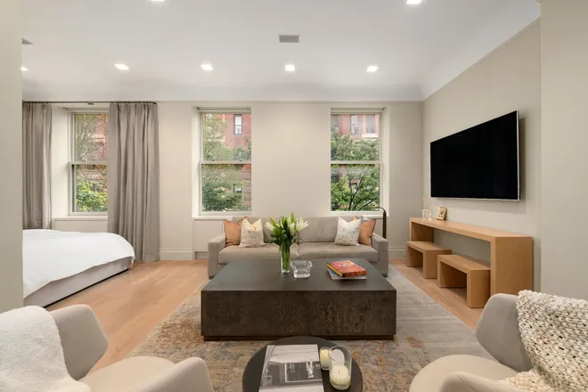 31 GRAMERCY Park #2A, New York, NY 10003