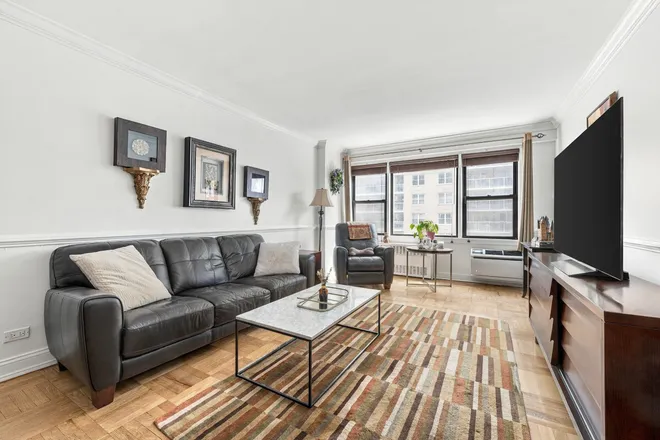 245 East 24th Street #8D, New York, NY 10010