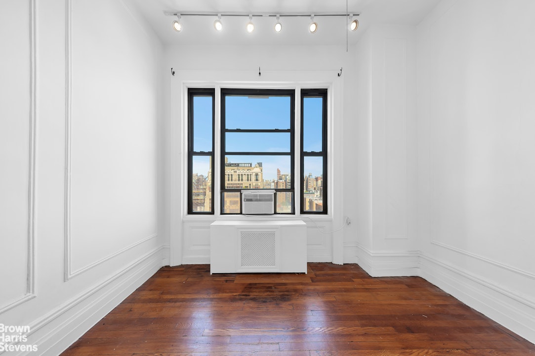 140 West 69th Street #116C, Lincoln Square, Manhattan, NY 10023 - Property photo 3 of 8