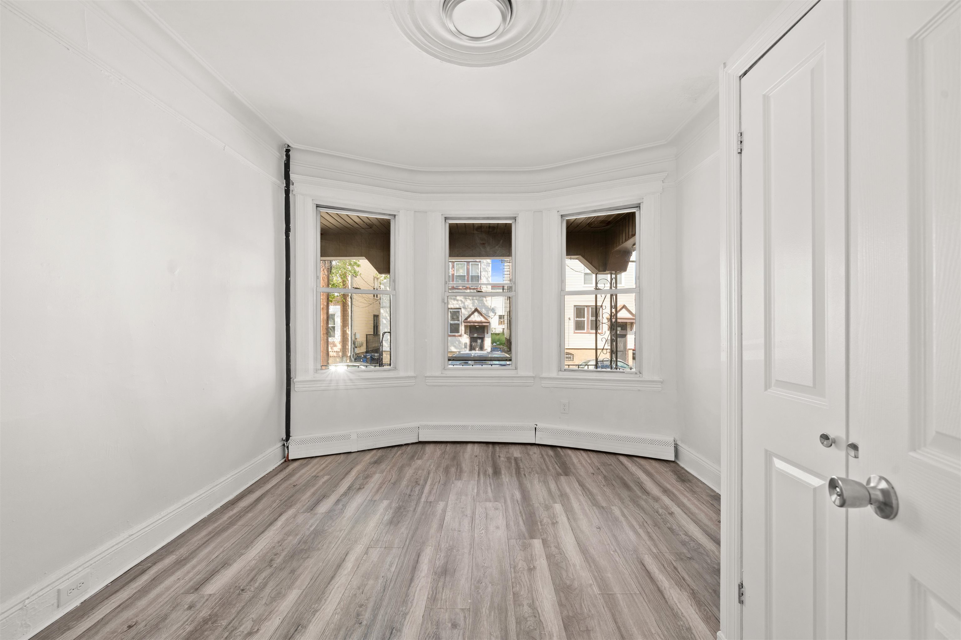 91 WOODLAWN Avenue, Jersey City, JC Greenville, NJ 07305 - Property photo 4 of 11