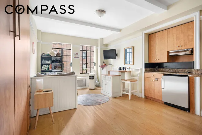 25 Tudor City Place #922, New York, NY 10017