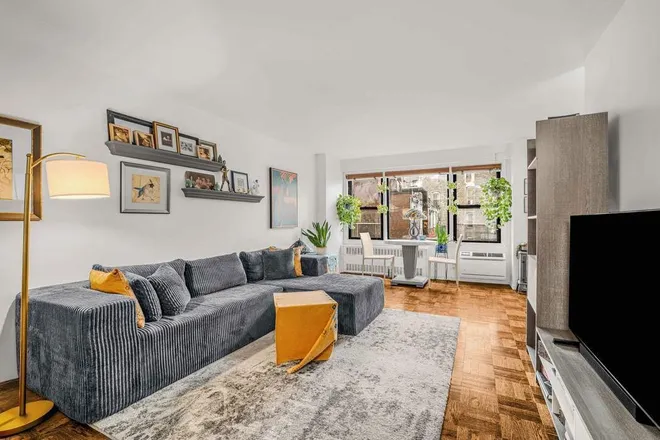 245 East 24th Street #6B, New York, NY 10010