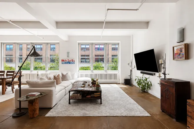 335 West 38th Street #3, New York, NY 10018