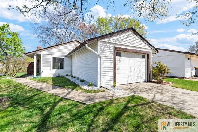 265 Crosse Drive #265A, Clearbrook Bldg 265 Sec, NJ 08831