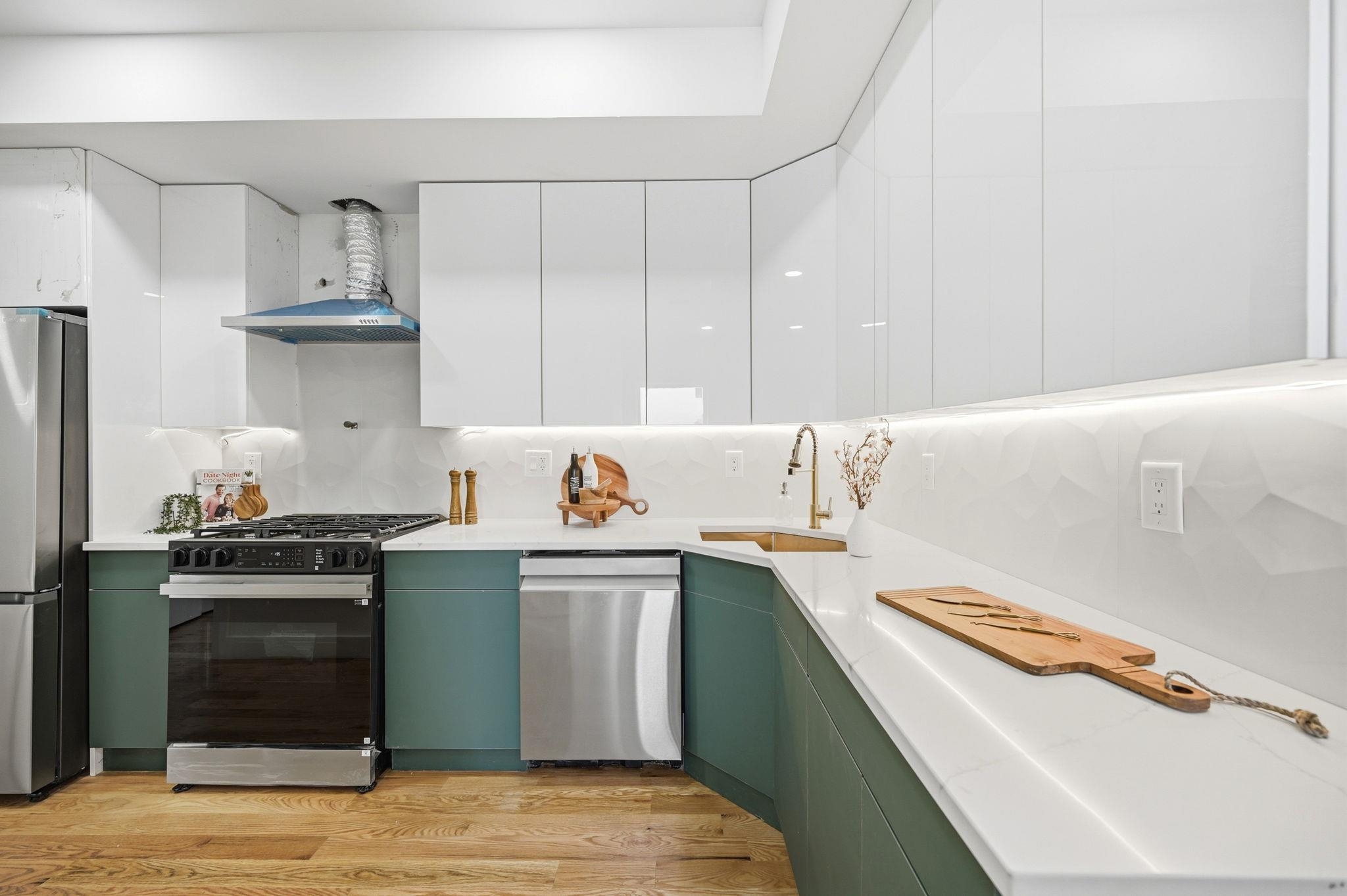 1904 JOHN F KENNEDY Boulevard, Jersey City, JC West Bergen, NJ 07305 - Property photo 2 of 25