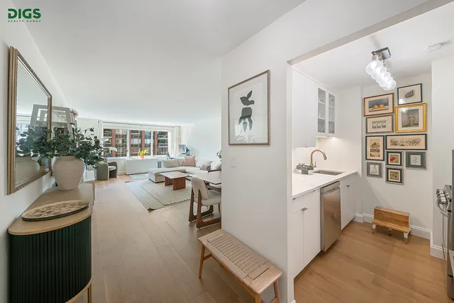 300 East 59th Street #2503, New York, NY 10022