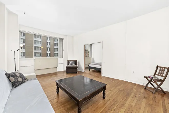 140 West 23rd Street #4A, New York, NY 10011