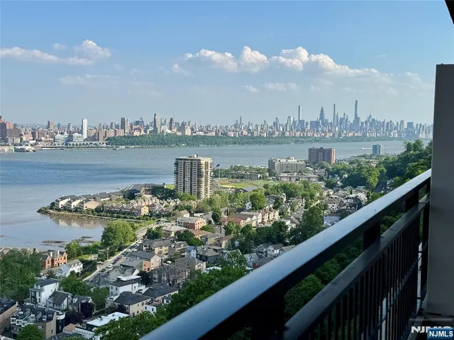 4 Horizon #1417, Fort Lee, NJ 07024