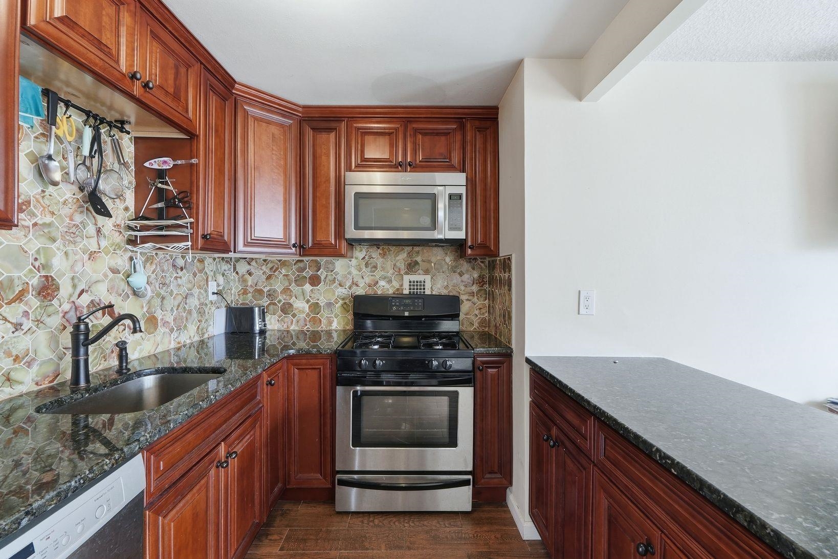 280 LUIS M MARIN Boulevard, Jersey City, JC Downtown, NJ 07302 - Property photo 2 of 16