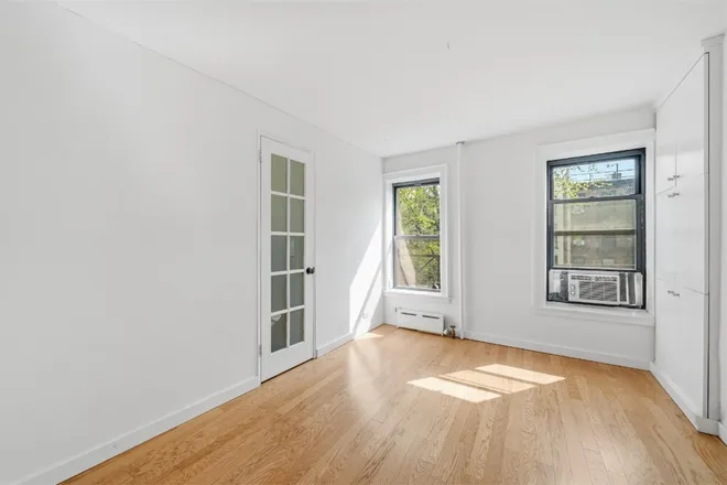 524 East 6th Street #8, New York, NY 10009