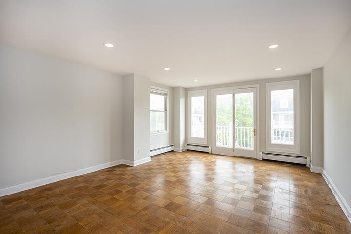 203 SHEARWATER Court WEST, Jersey City, JC Greenville, NJ 07305 - Property photo 4 of 30