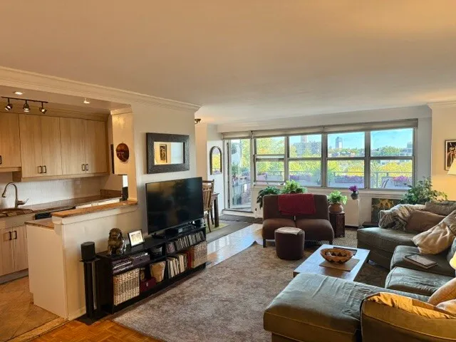 135 OCEAN Parkway #8R, Brooklyn, NY 11218