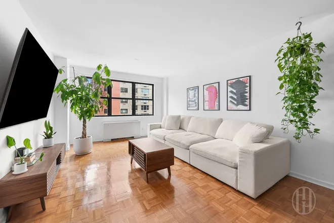 201 East 28th Street #10L, New York, NY 10016