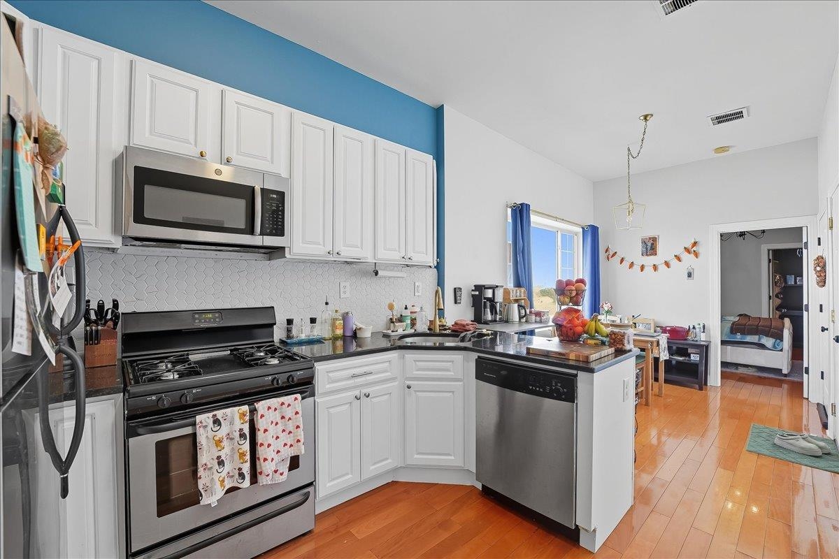 100 LEONARD Street, Jersey City, JC Heights, NJ 07307 - Property photo 5 of 16