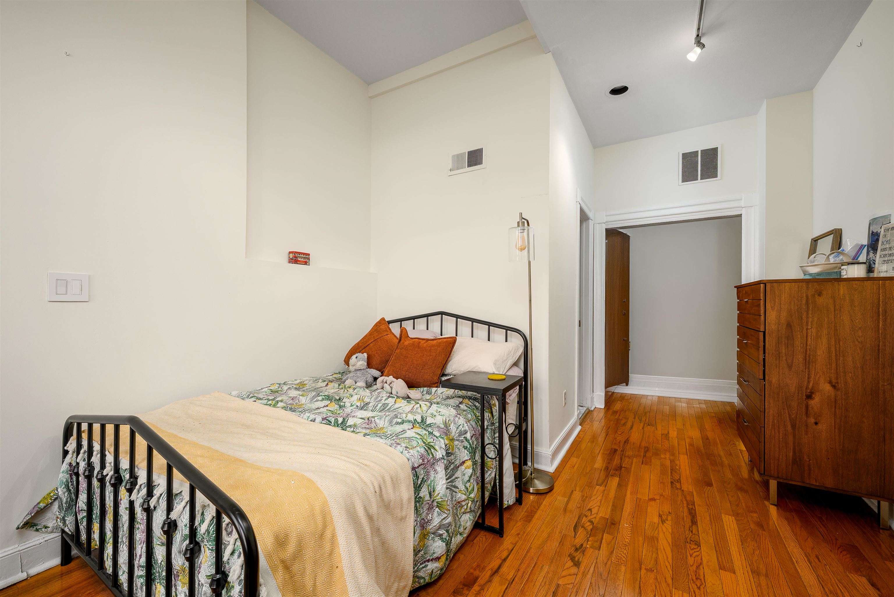 444 JERSEY Avenue, Jersey City, JC Downtown, NJ 07302 - Property photo 5 of 18
