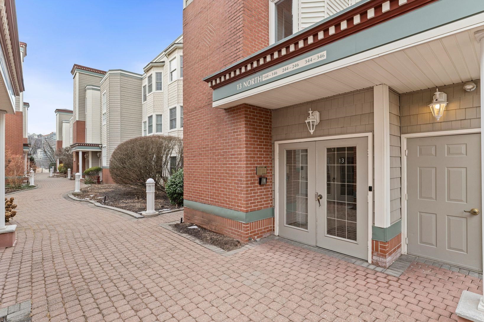 344 THE PROMENADE, Edgewater Borough, Edgewater, NJ 07020 - Property photo 4 of 43