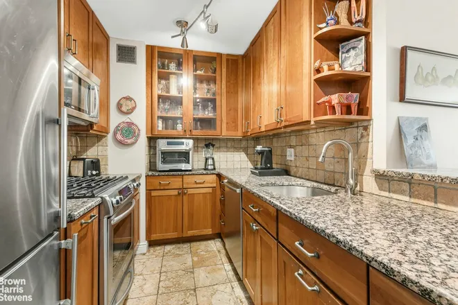 77 7th Avenue #10K, New York, NY 10011