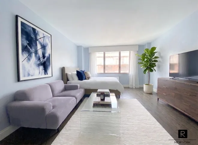 350 West 50th Street #4-RR, New York, NY 10019