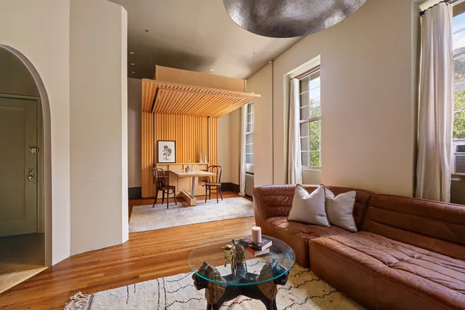 207 West 21st Street #3F, New York, NY 10011