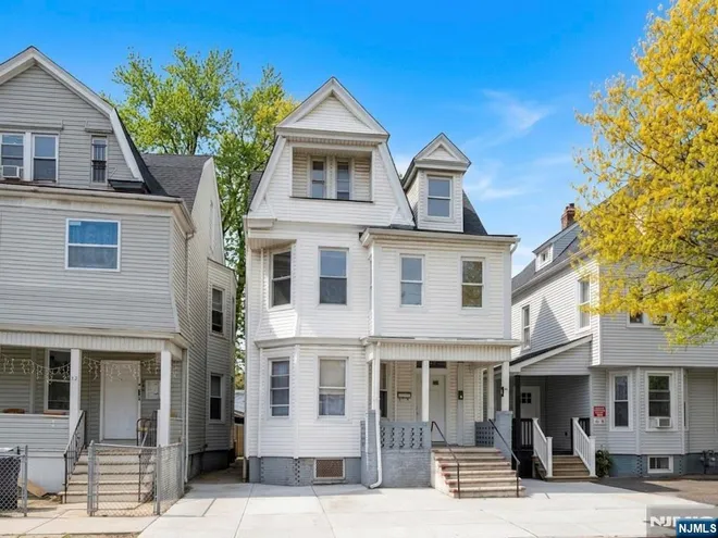 45 18th, East Orange, NJ 07017