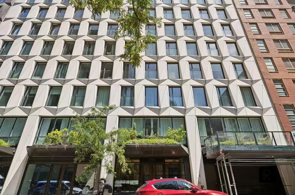 215 West 28th Street #6-E, Chelsea, Manhattan, NY 10001 - Property photo 3 of 12