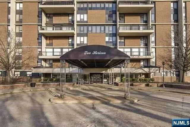 2 Horizon #1423, Fort Lee, NJ 07024