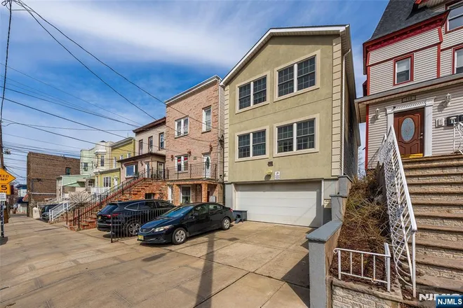 714 17th, Union City, NJ 07087