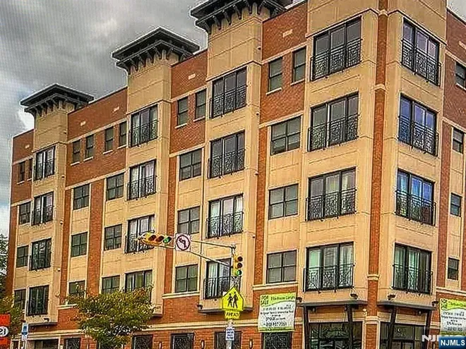 105-107 Broad #205, Newark, NJ 07104