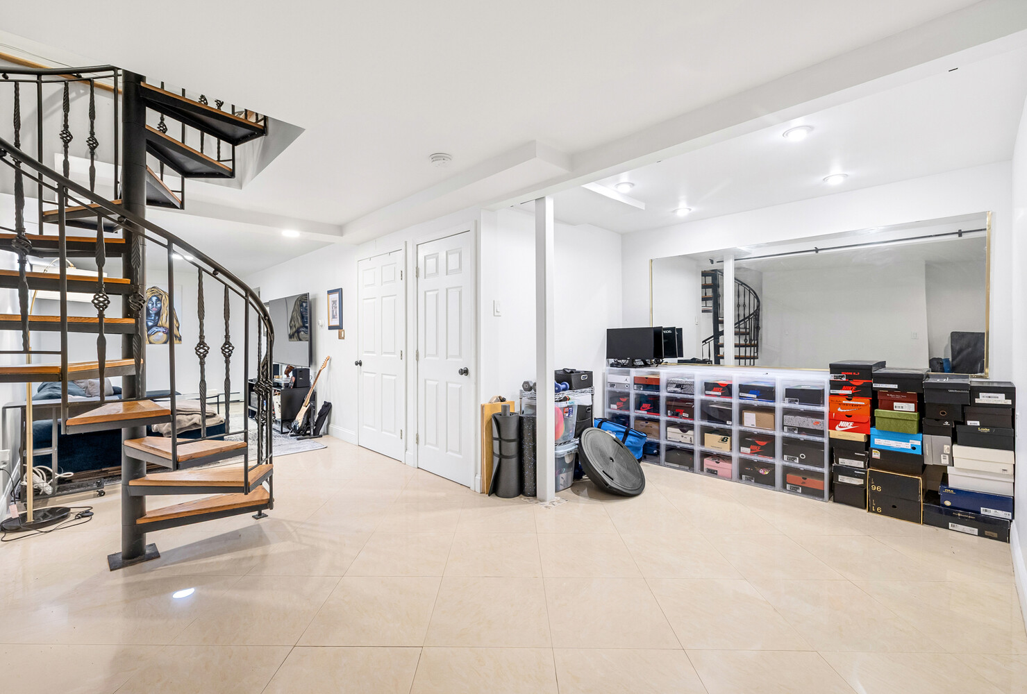 41 CLAVER Place, Bedford-Stuyvesant, Brooklyn, NY 11238 - Property photo 3 of 11