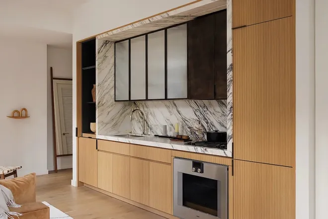 135 East 47th Street #21D, New York, NY 10017