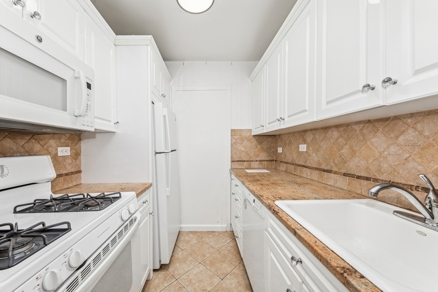 333 East 66th Street #9H, Lenox Hill, Manhattan, NY 10065 - Property photo 3 of 8