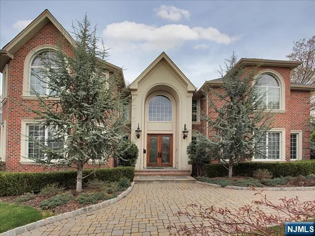8 Willow, Englewood Cliffs, NJ 07632