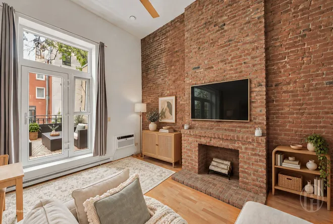 221 West 14th Street #1B, New York, NY 10011
