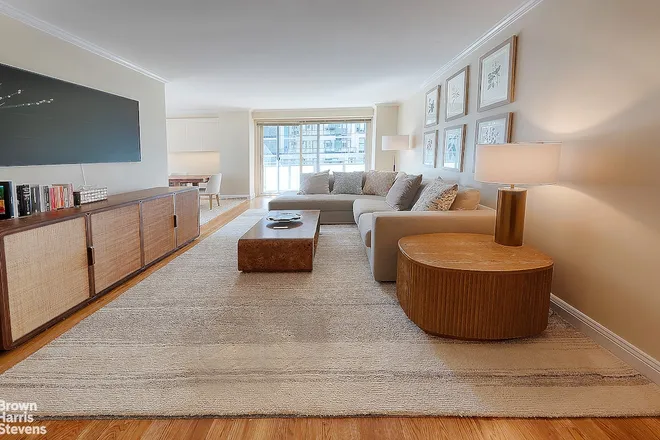 300 East 40th Street #21R, New York, NY 10016