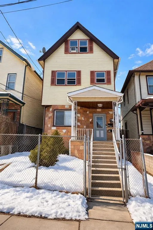 832 Parker, Newark, NJ 07104