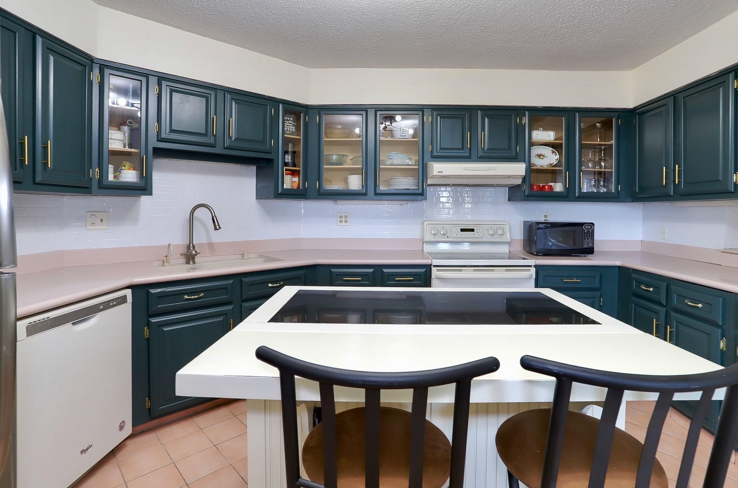 525 HARMON COVE TOWER, Secaucus Town, Secaucus, NJ 07094 - Property photo 5 of 36