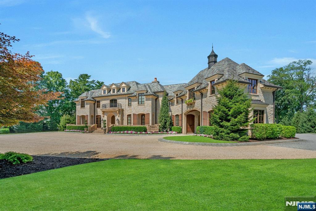 123 East Saddle River, Saddle River Borough, Saddle River, NJ 07458 - Property photo 4 of 50