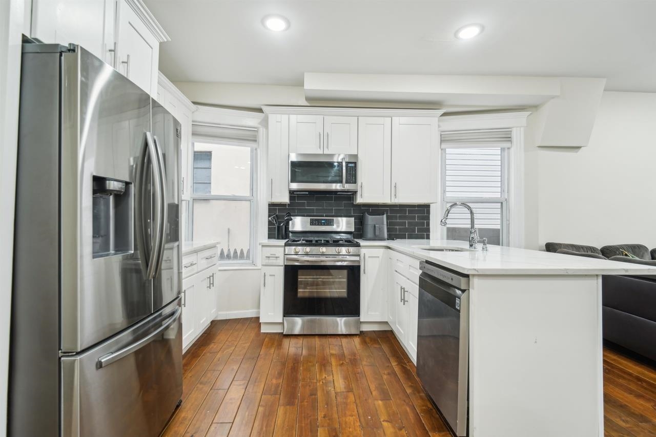 244 CLINTON Avenue, Jersey City, JC West Bergen, NJ 07304 - Property photo 3 of 9