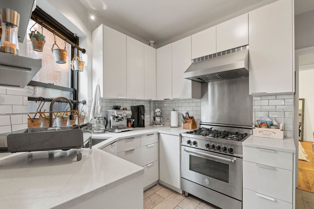 225 East 74th Street #3-F, Upper East Side, Manhattan, NY 10021 - Property photo 3 of 11