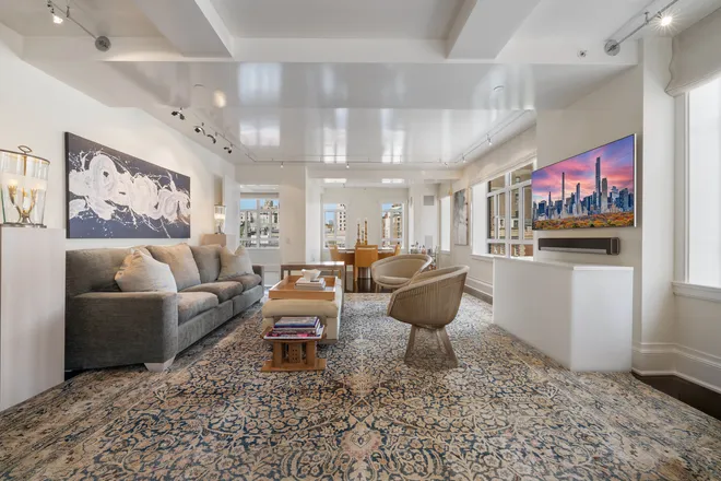 21 East 61st Street #8F, New York, NY 10065