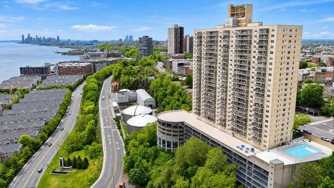 6600 Boulevard EAST, West New York, NJ 07093