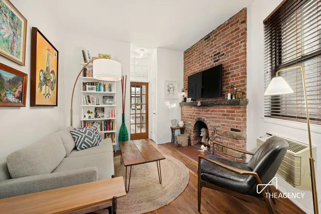 252 West 20th Street #4B, New York, NY 10011