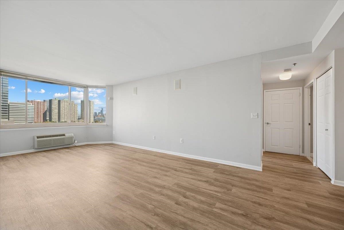 1 2nd Street, Jersey City, JC Downtown, NJ 07302 - Property photo 3 of 38