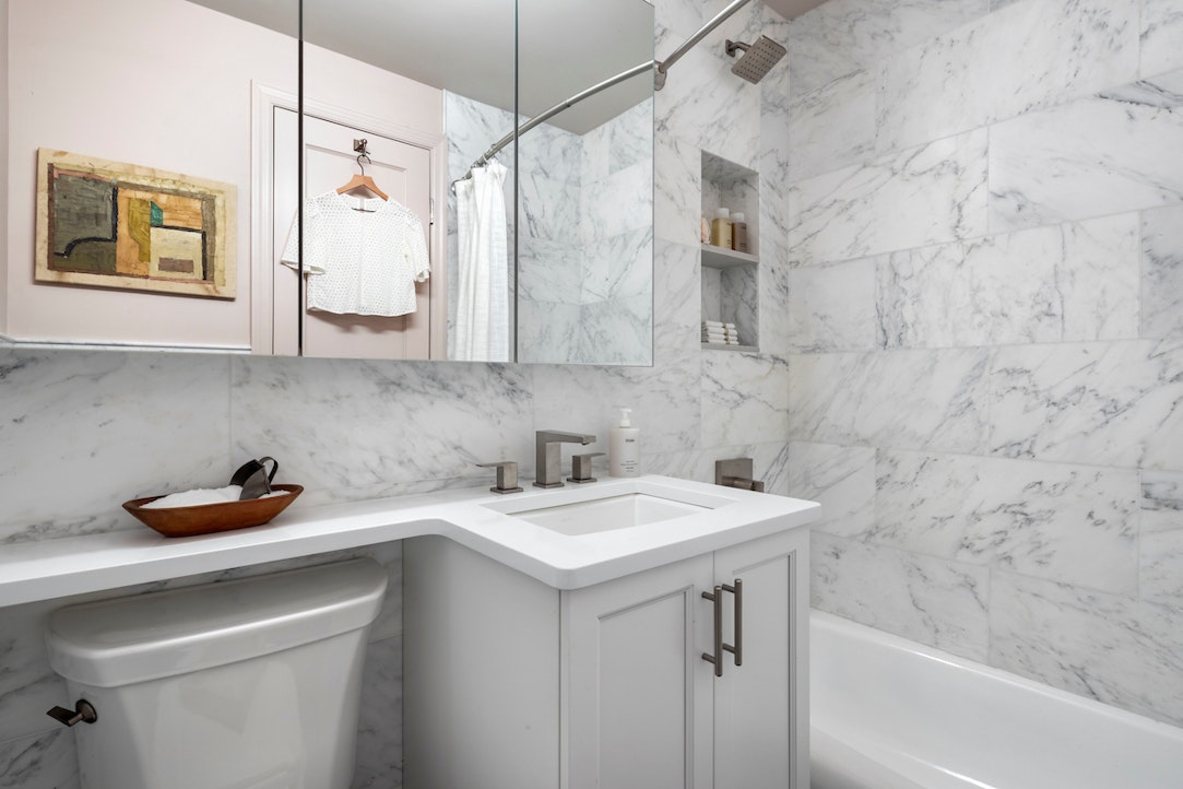 155 West 68th Street #23G, Lincoln Square, Manhattan, NY 10023 - Property photo 5 of 17