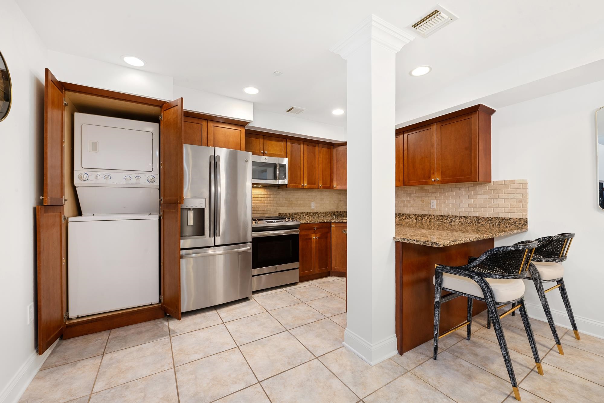 209 PALISADE Avenue, Union City, Union City, NJ 07087 - Property photo 5 of 35