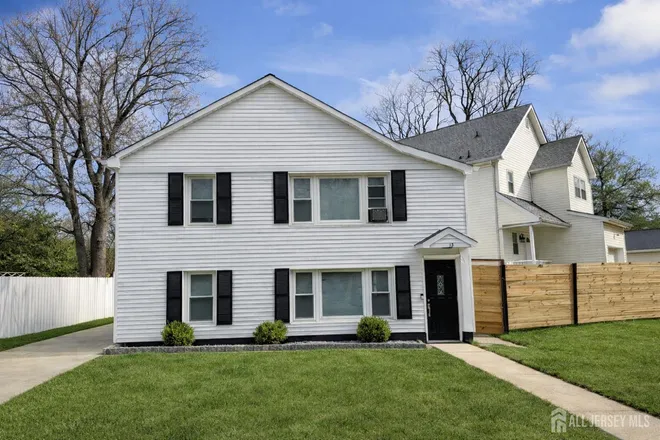 13 Bissett Place, dev, NJ 08882
