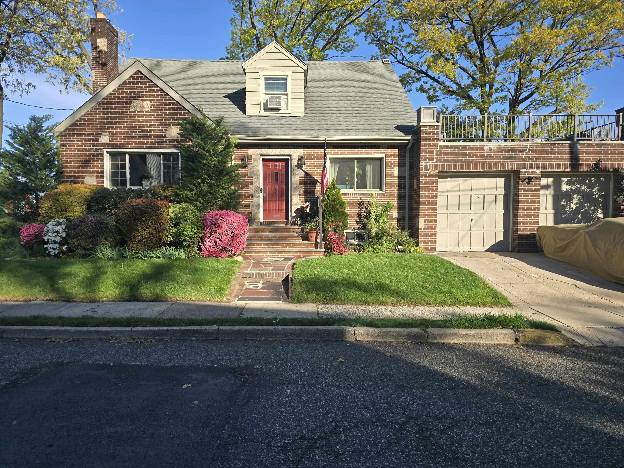 585 MONROE Place, Ridgefield Borough, Ridgefield, NJ 07657 - Property photo 2 of 8