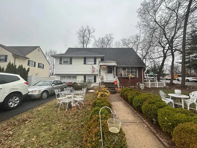 224 KINGS Court, Teaneck, NJ 07666