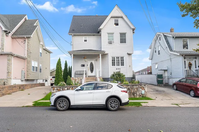 656 DEVON Street, Kearny, NJ 07032